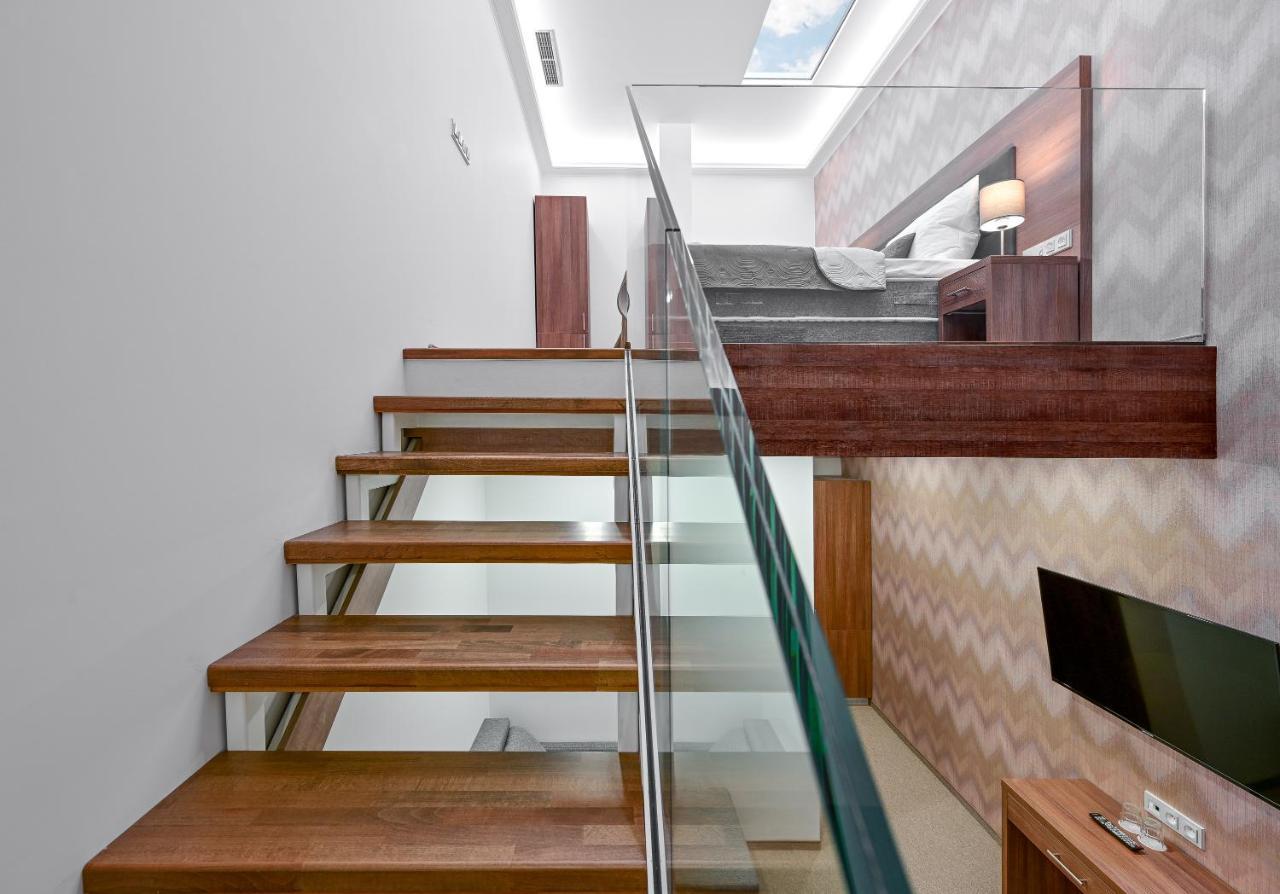Studio Split Level