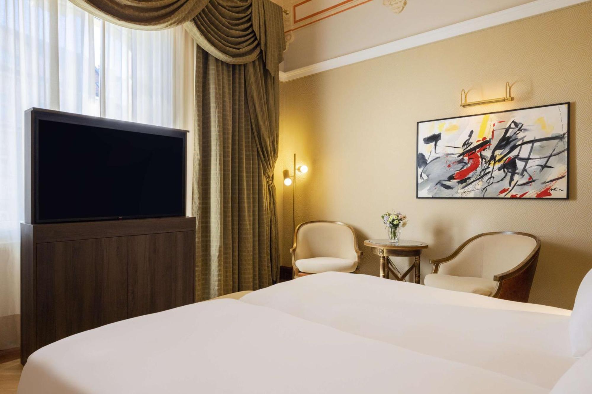 Suite Extra Bed,1681715115:JPEG