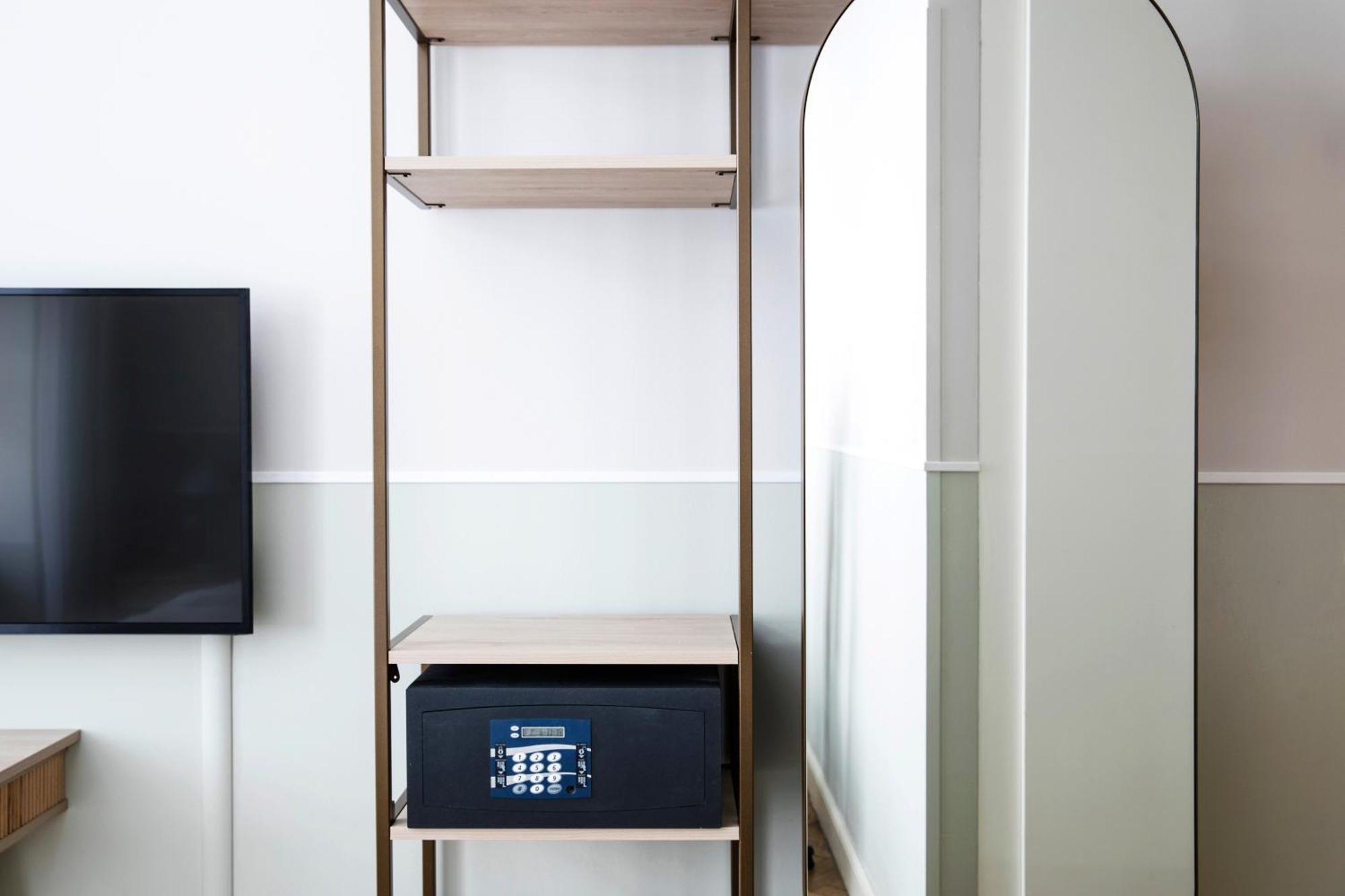 Medium Room