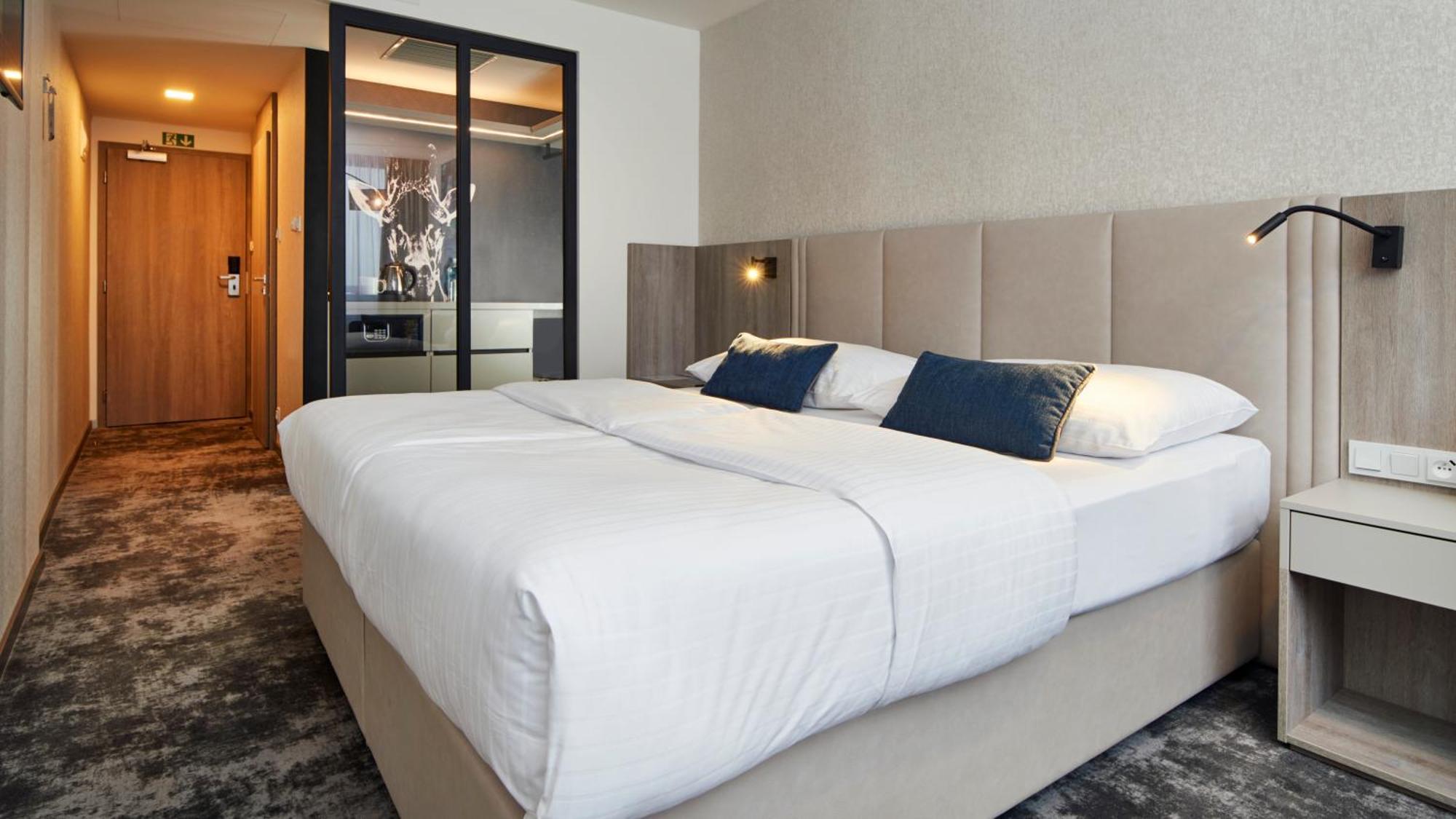Executive Double or Twin Room Pool Access,776410651:JPEG