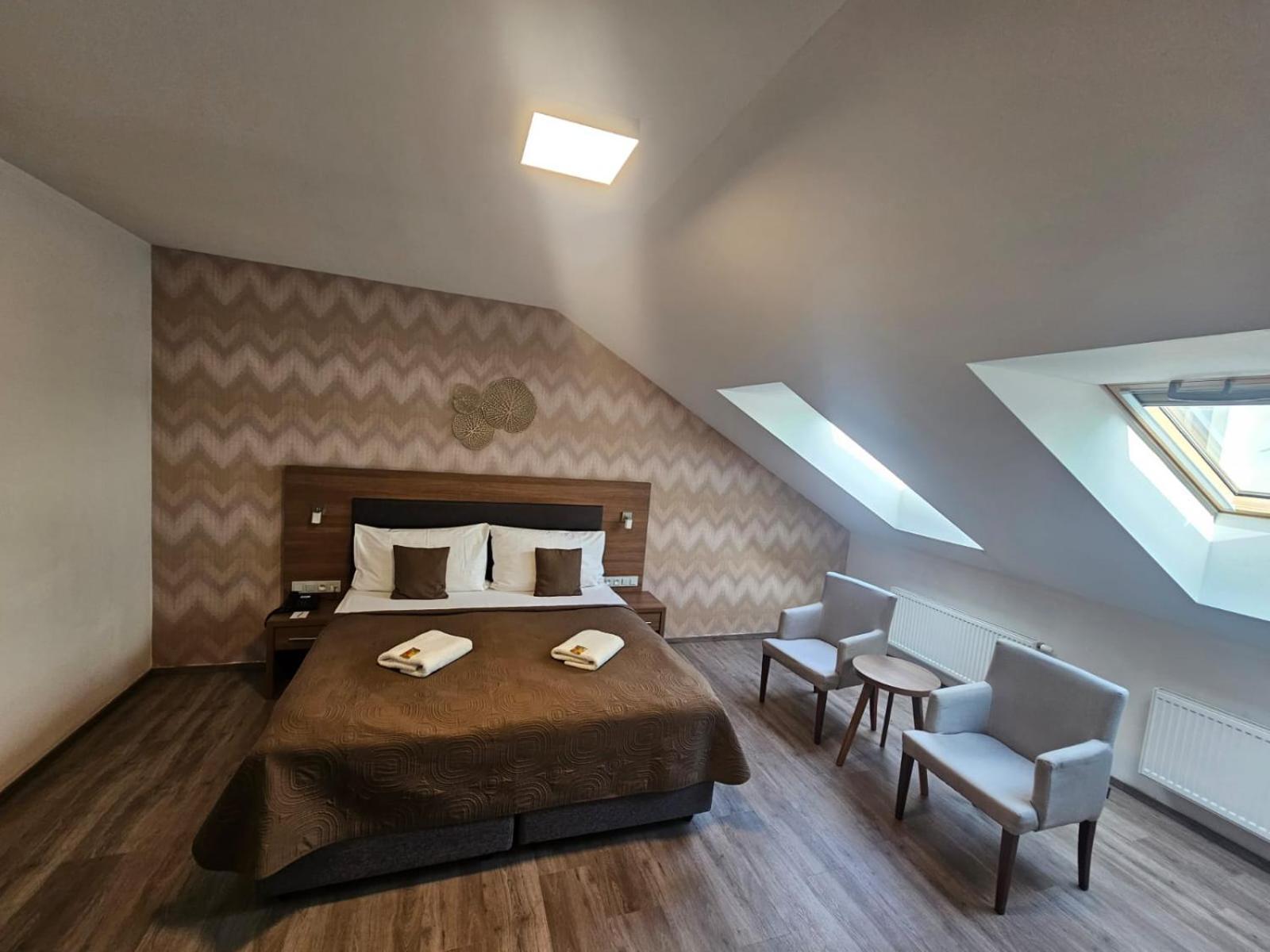 Deluxe King Room