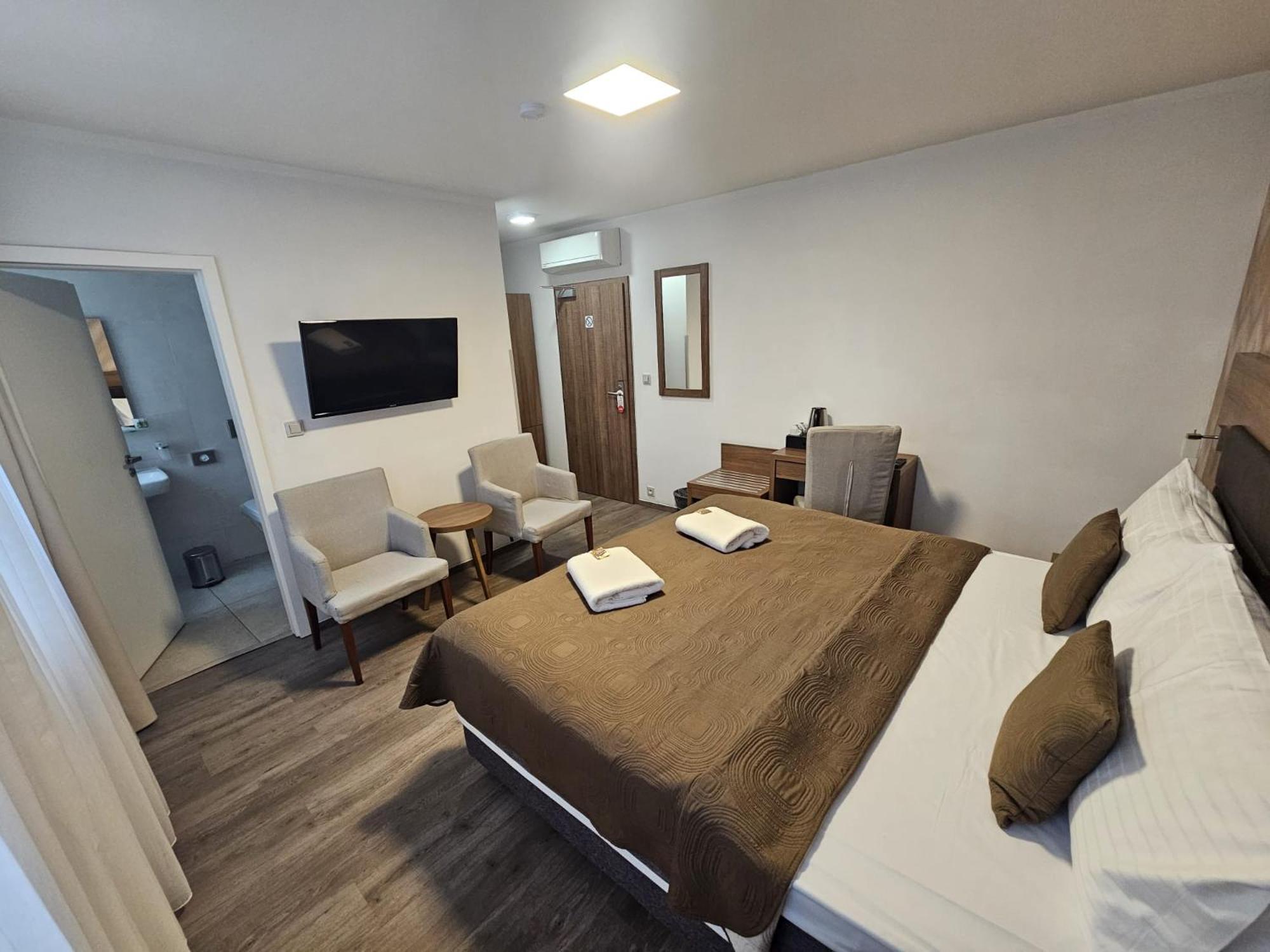 Deluxe King Room