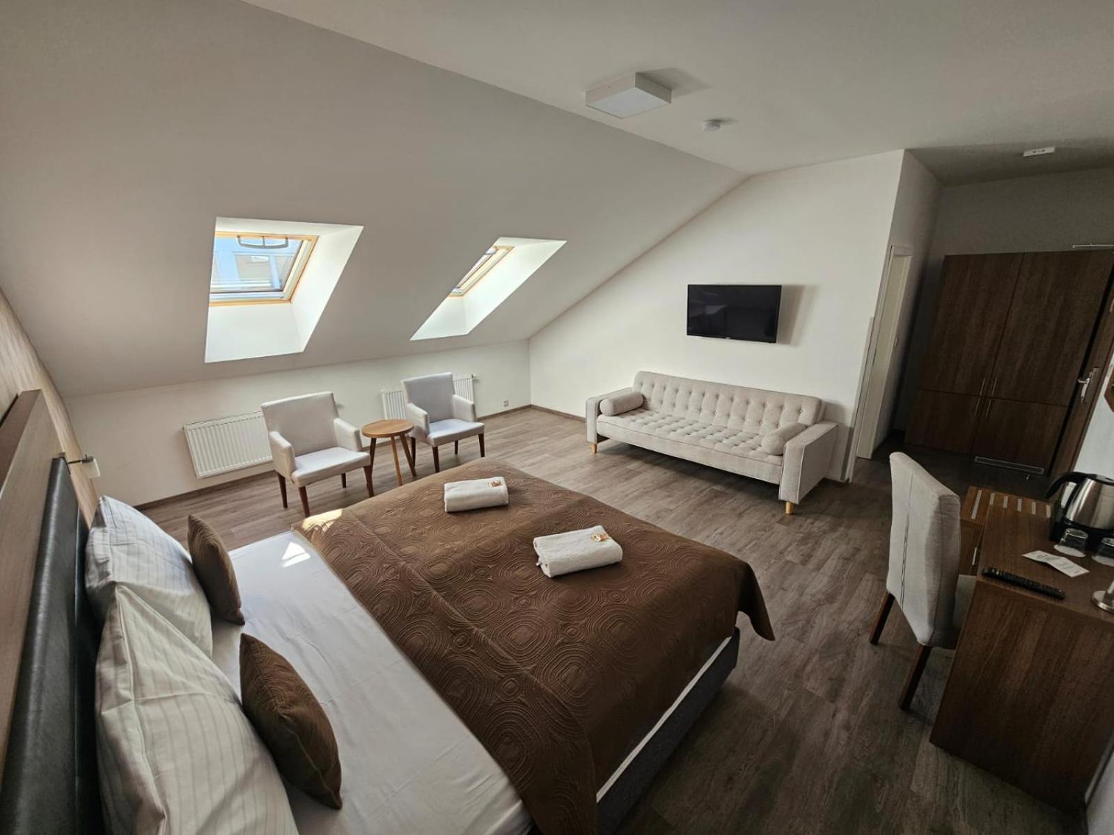 Deluxe King Room