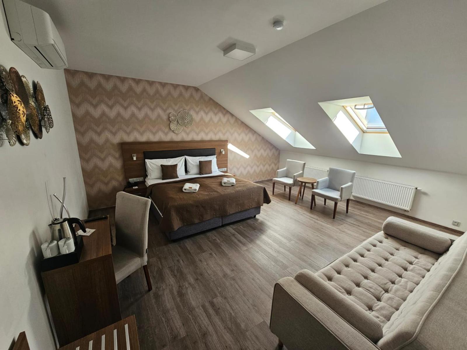 Deluxe King Room