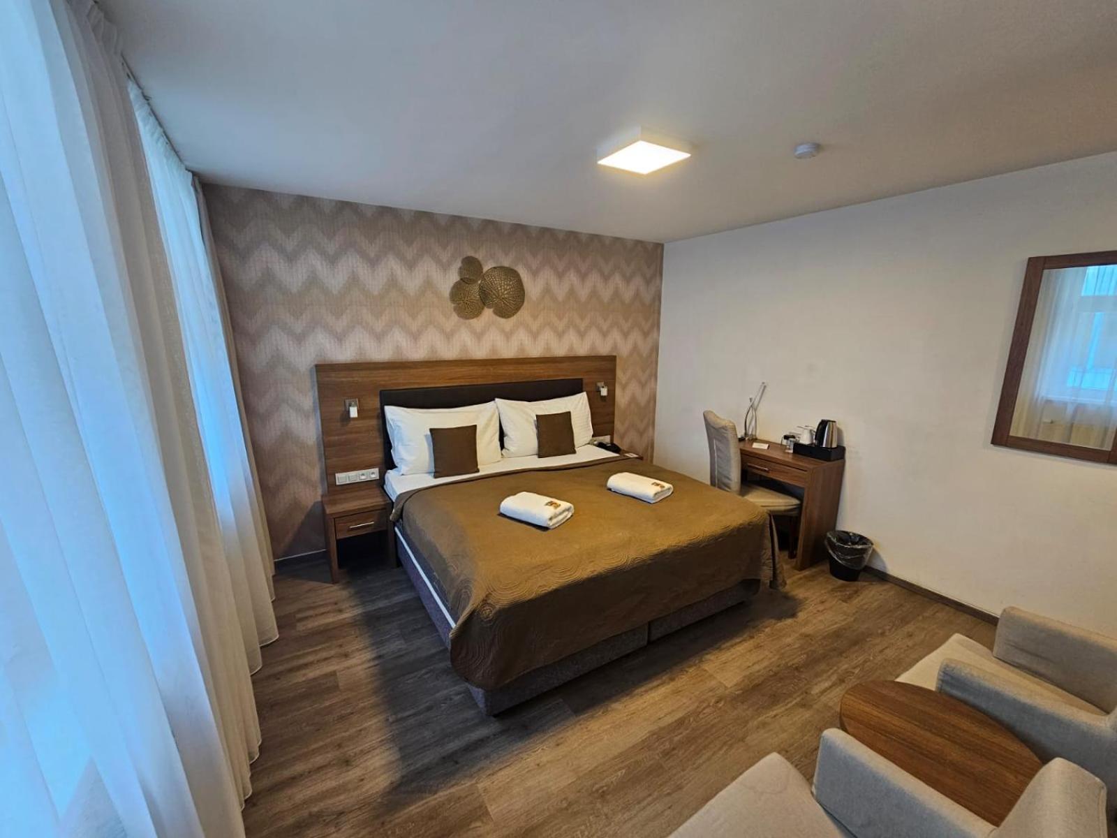 Deluxe King Room