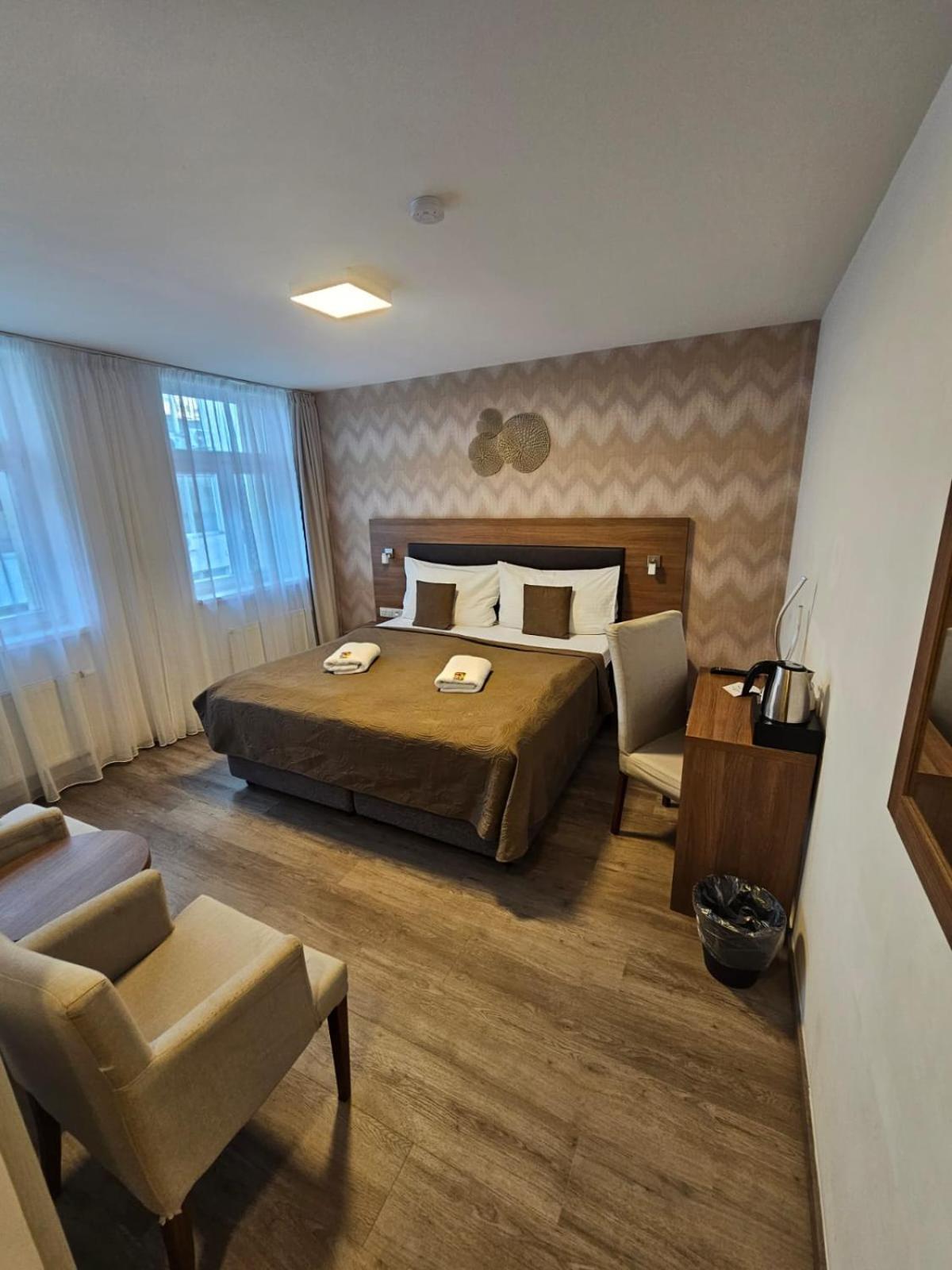 Deluxe King Room