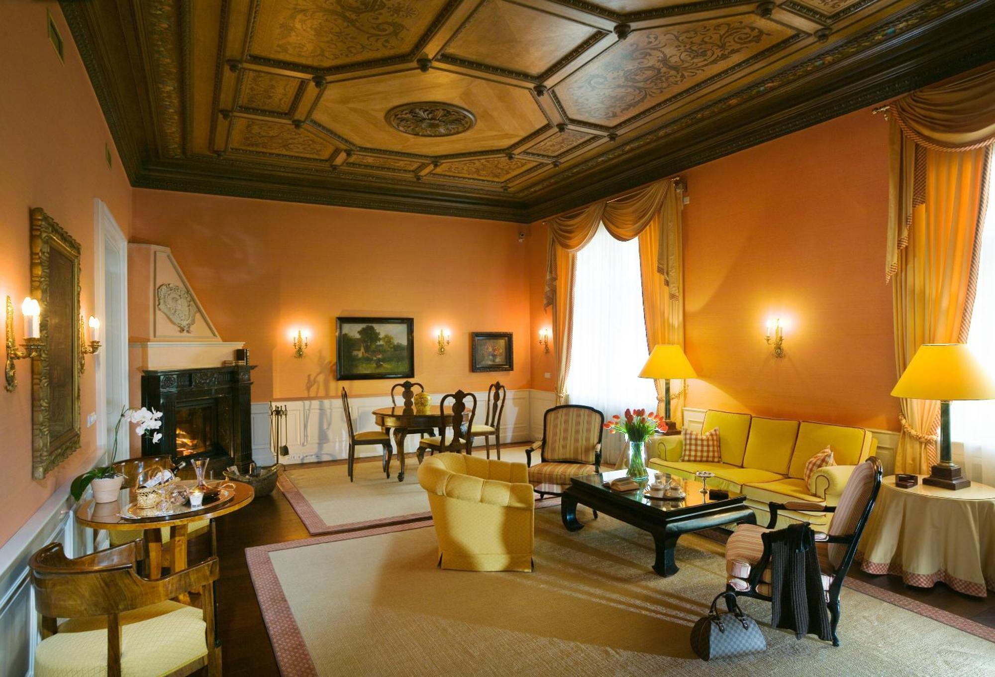 Luxury Suite,1274740483:JPEG