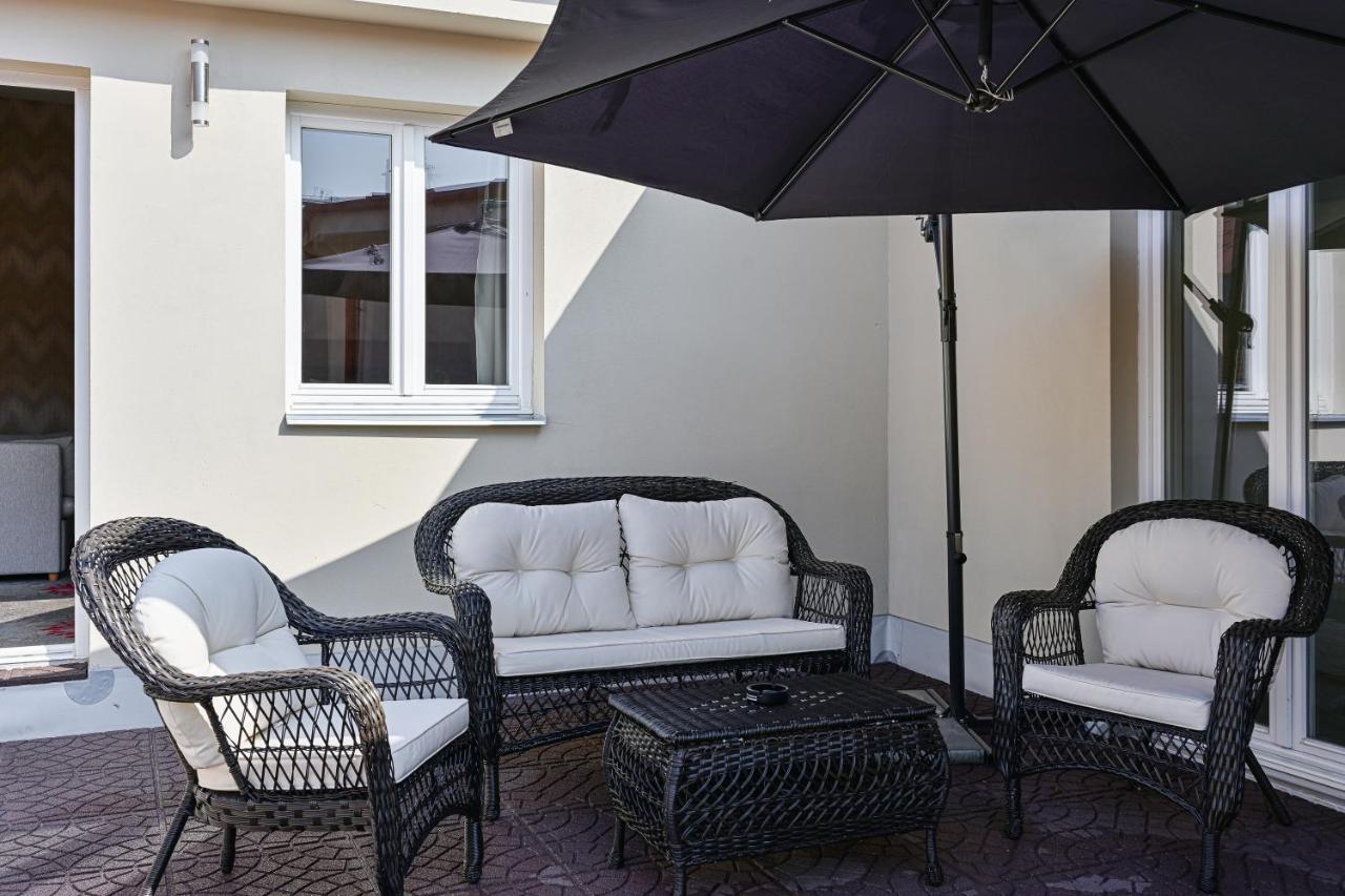 Family Room Terrace,943638247:JPEG